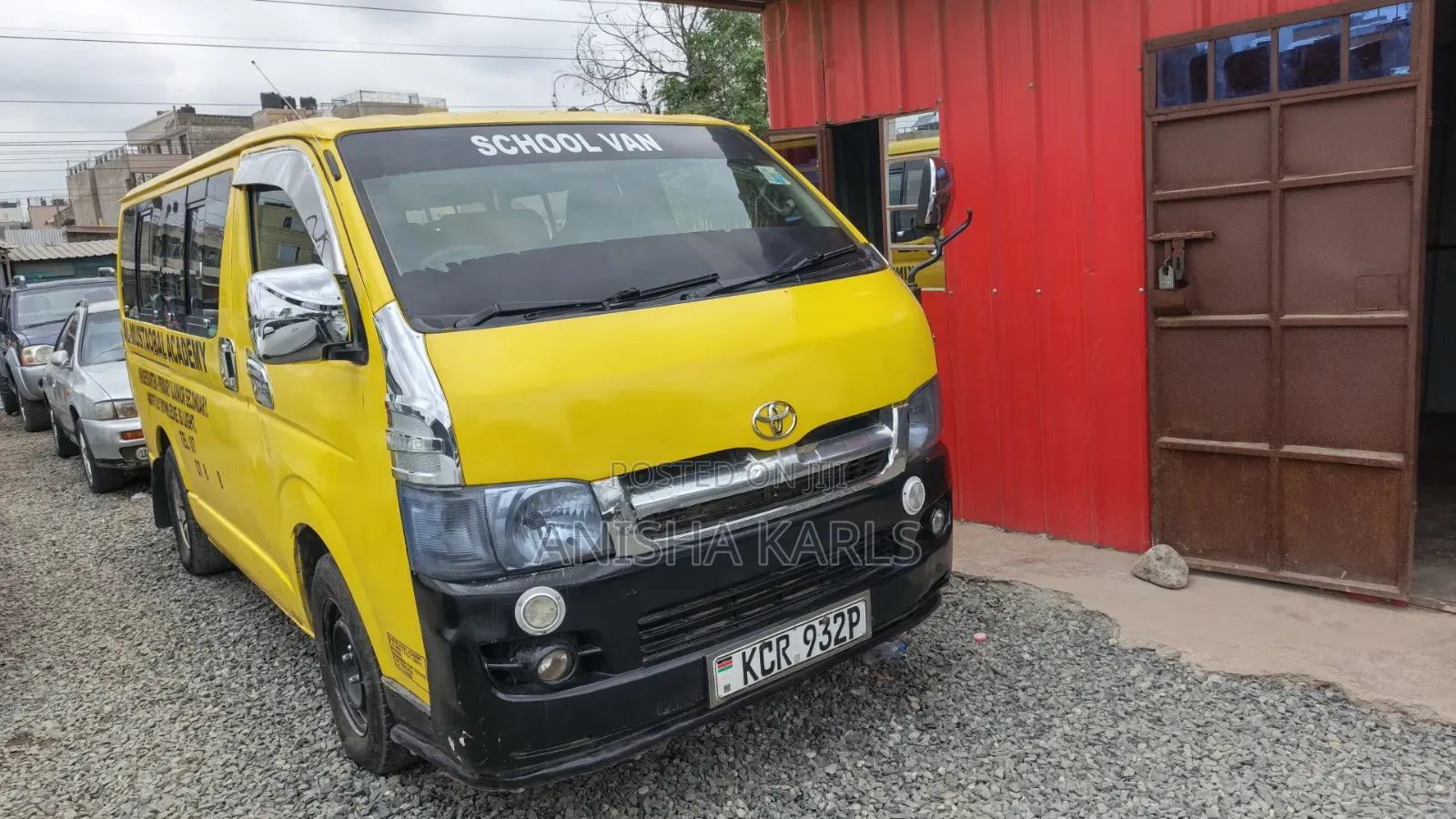 Toyota HiAce 2011 Yellow