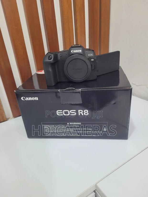 Canon Eos R8 - main view