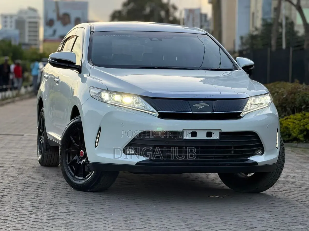 Toyota Harrier 2.0 2019 White