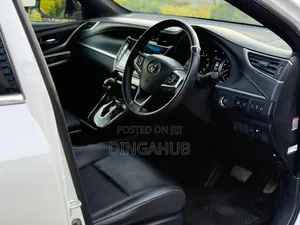 Toyota Harrier 2.0 2019 White
