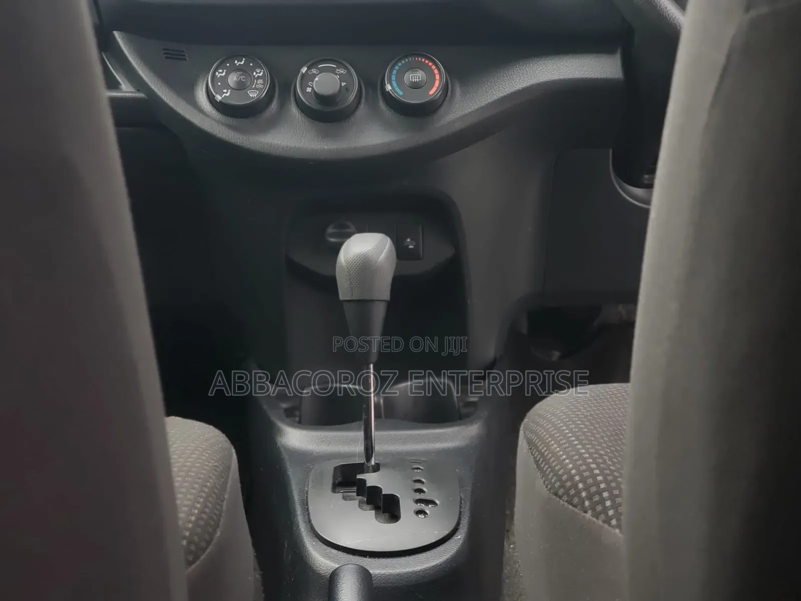 Toyota Vitz 2018 White