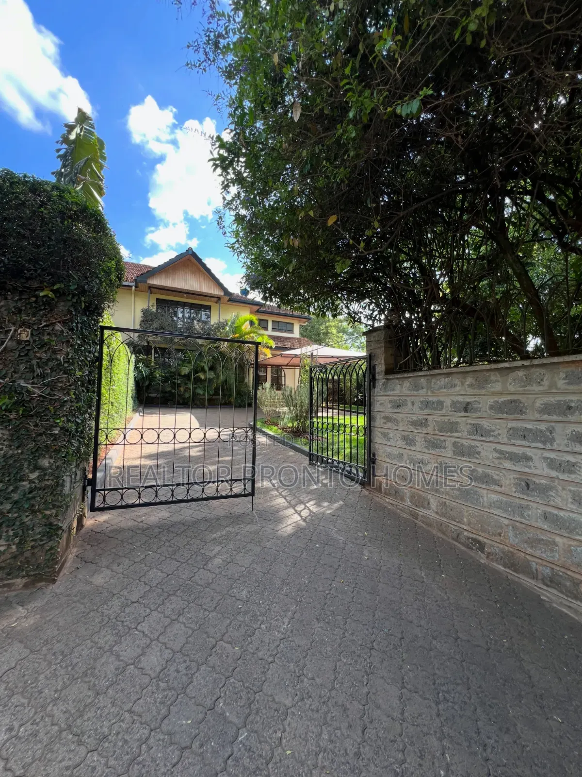 4bdrm Townhouse/Terrace in Lavington, Muthangari for sale
