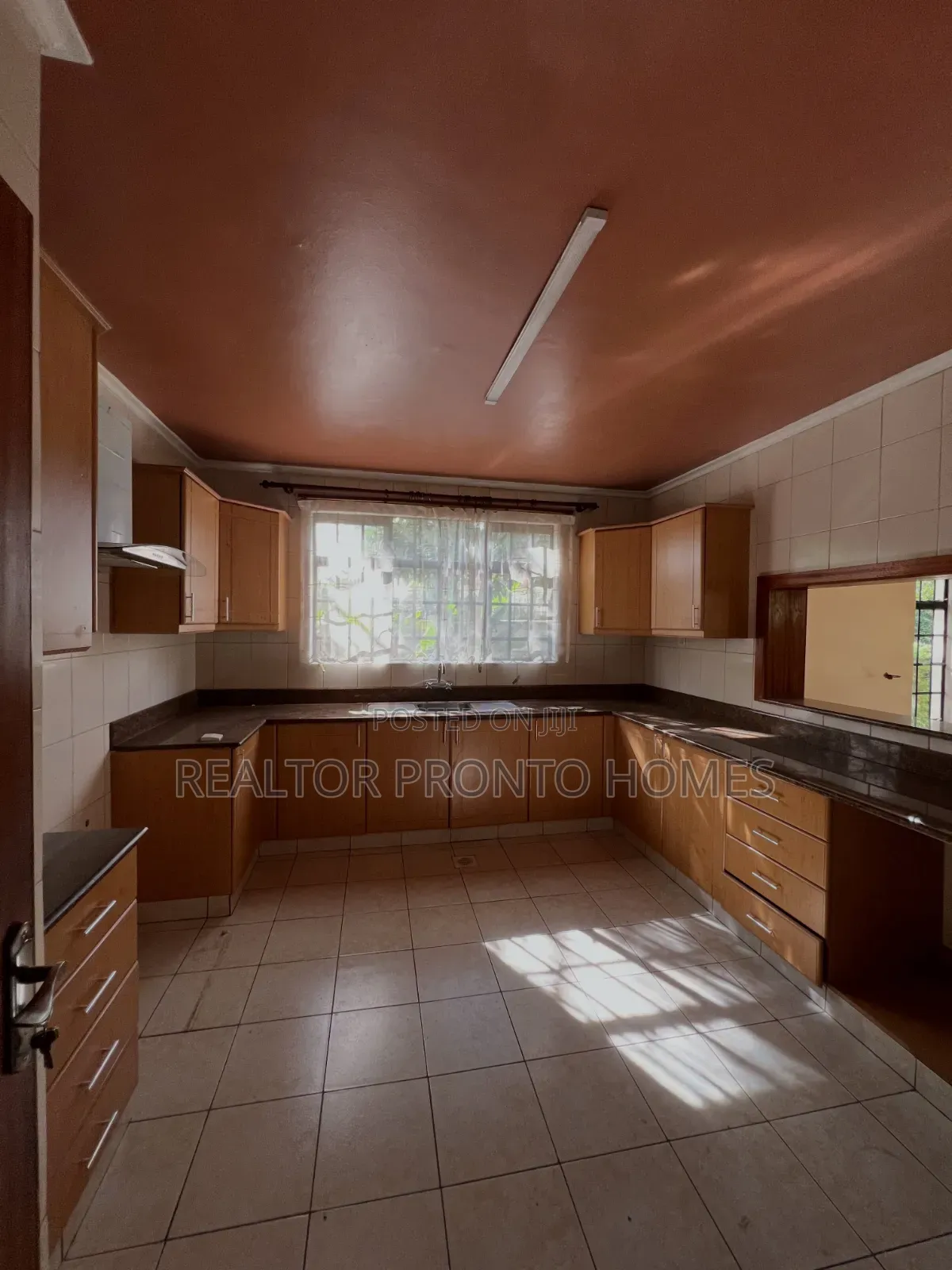 4bdrm Townhouse/Terrace in Lavington, Muthangari for sale