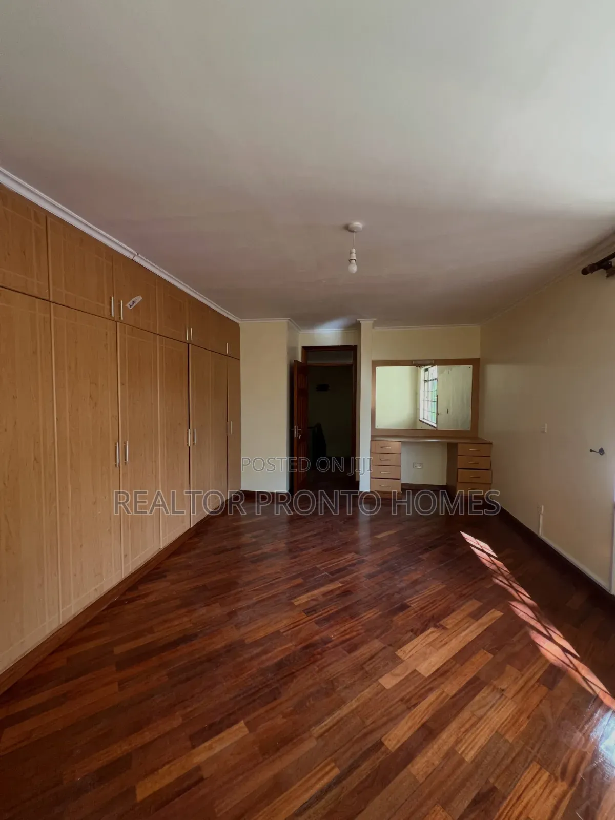 4bdrm Townhouse/Terrace in Lavington, Muthangari for sale