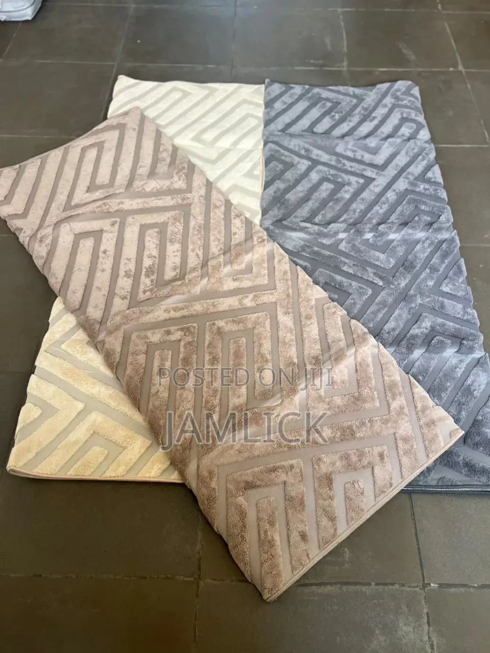 7*8 American Carpet Available - BRA28