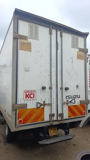 Isuzu NMR Fiber Body 2021 White