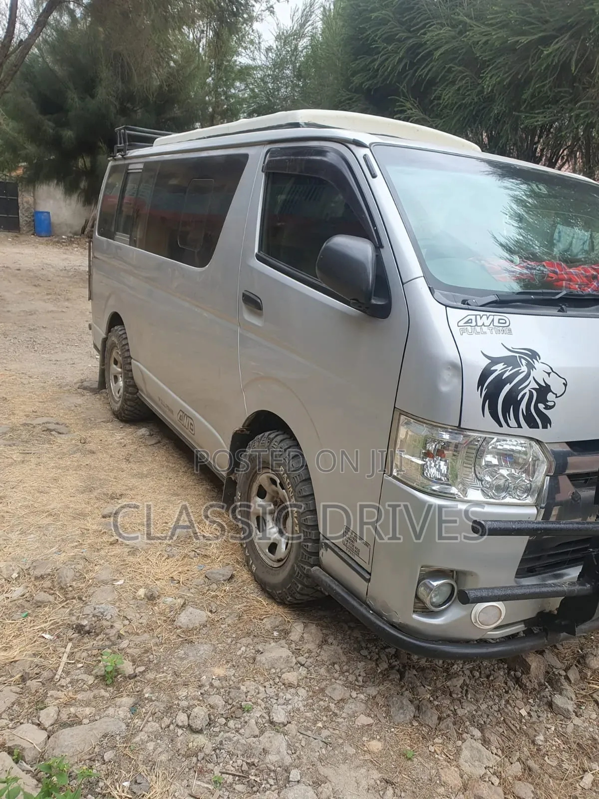 Toyota HiAce 2016 Silver