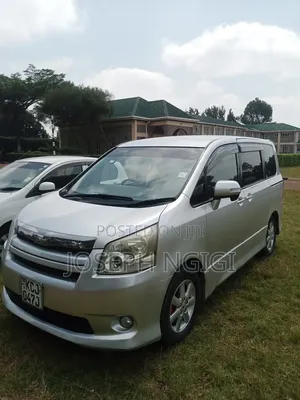 Toyota Noah 2.0 158hp FWD (8 Seater) 2009 Silver