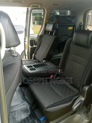 Toyota Noah 2.0 158hp FWD (8 Seater) 2009 Silver