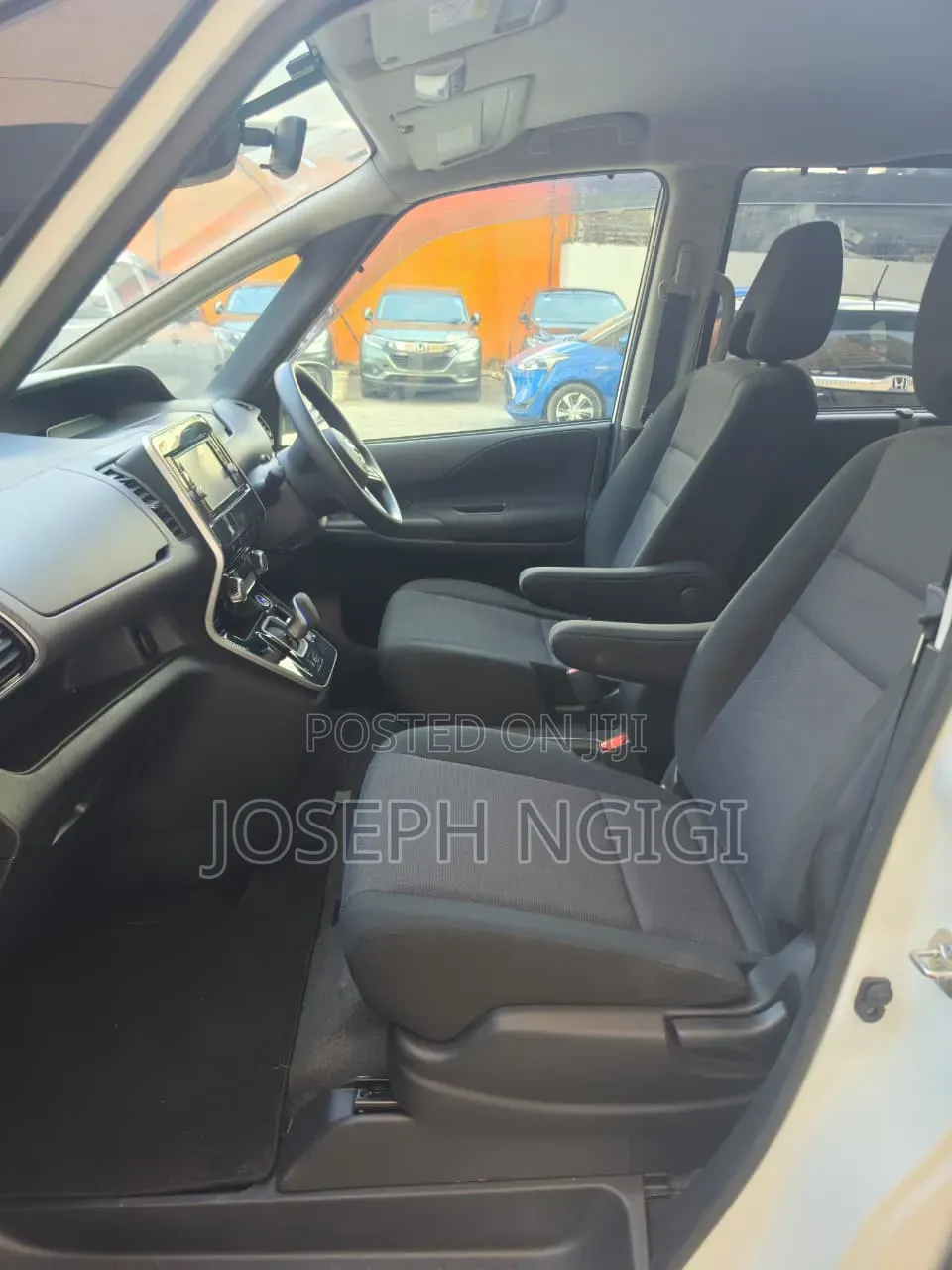 Toyota Noah 2.0 158hp FWD (8 Seater) 2009 Silver