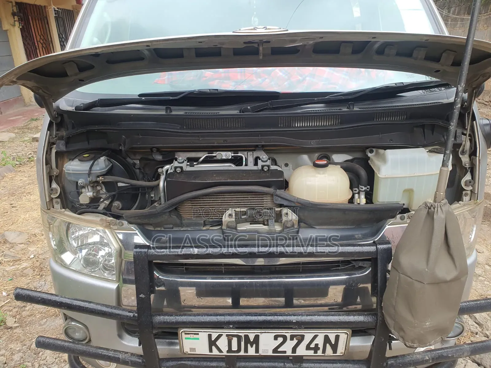 Toyota HiAce 2016 Silver