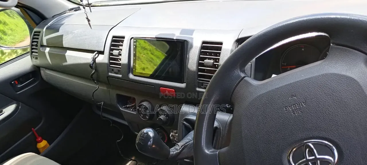 Toyota HiAce 2016 Silver