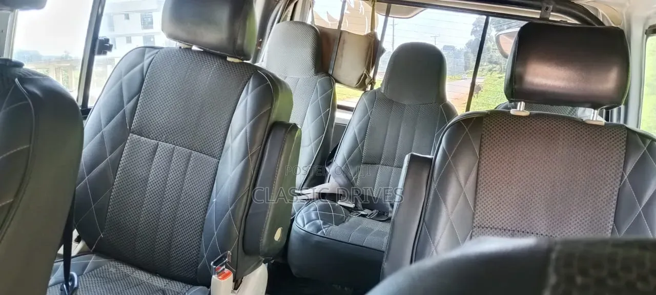 Toyota HiAce 2016 Silver