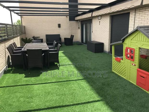 Hotel Lobby Restaurant Patio Green Turf Grass