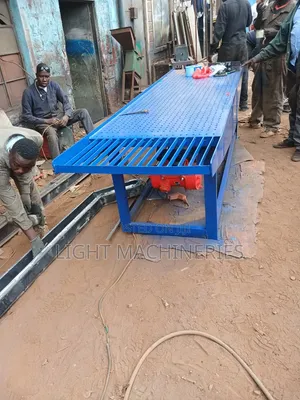 Vibrating Table Machine