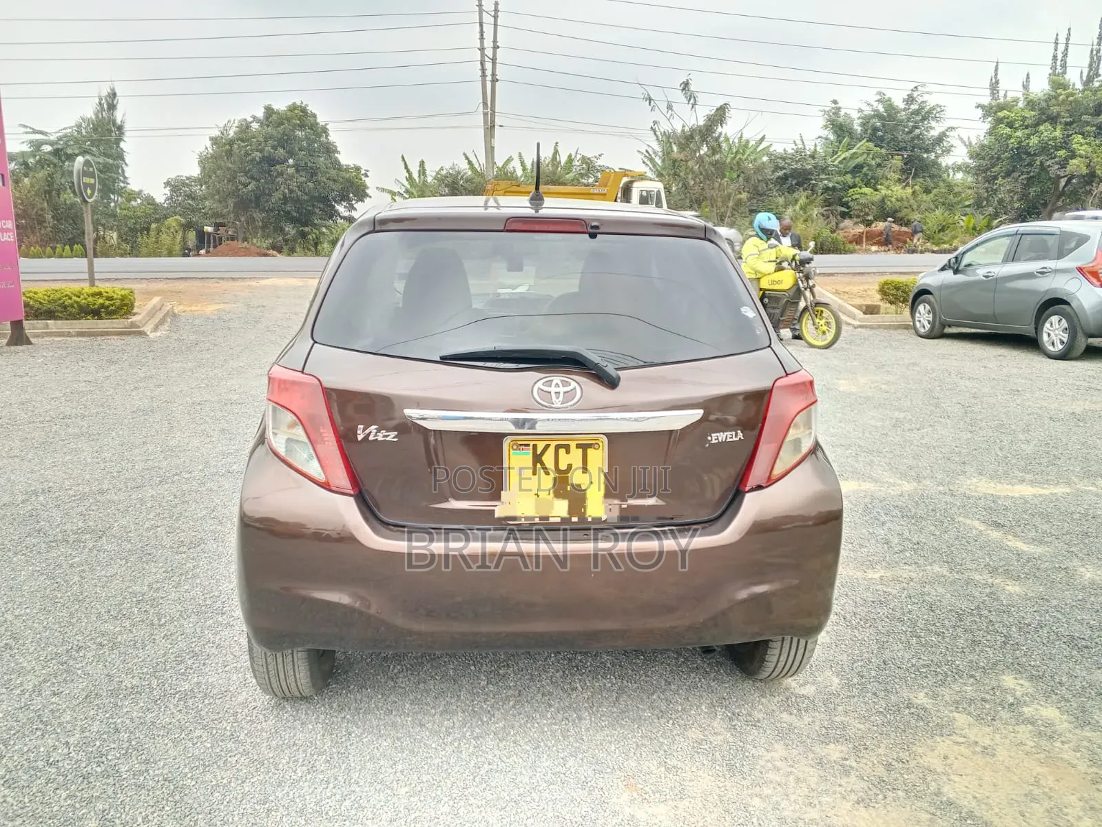 Toyota Vitz 1.0 FWD 5dr 2011 Brown