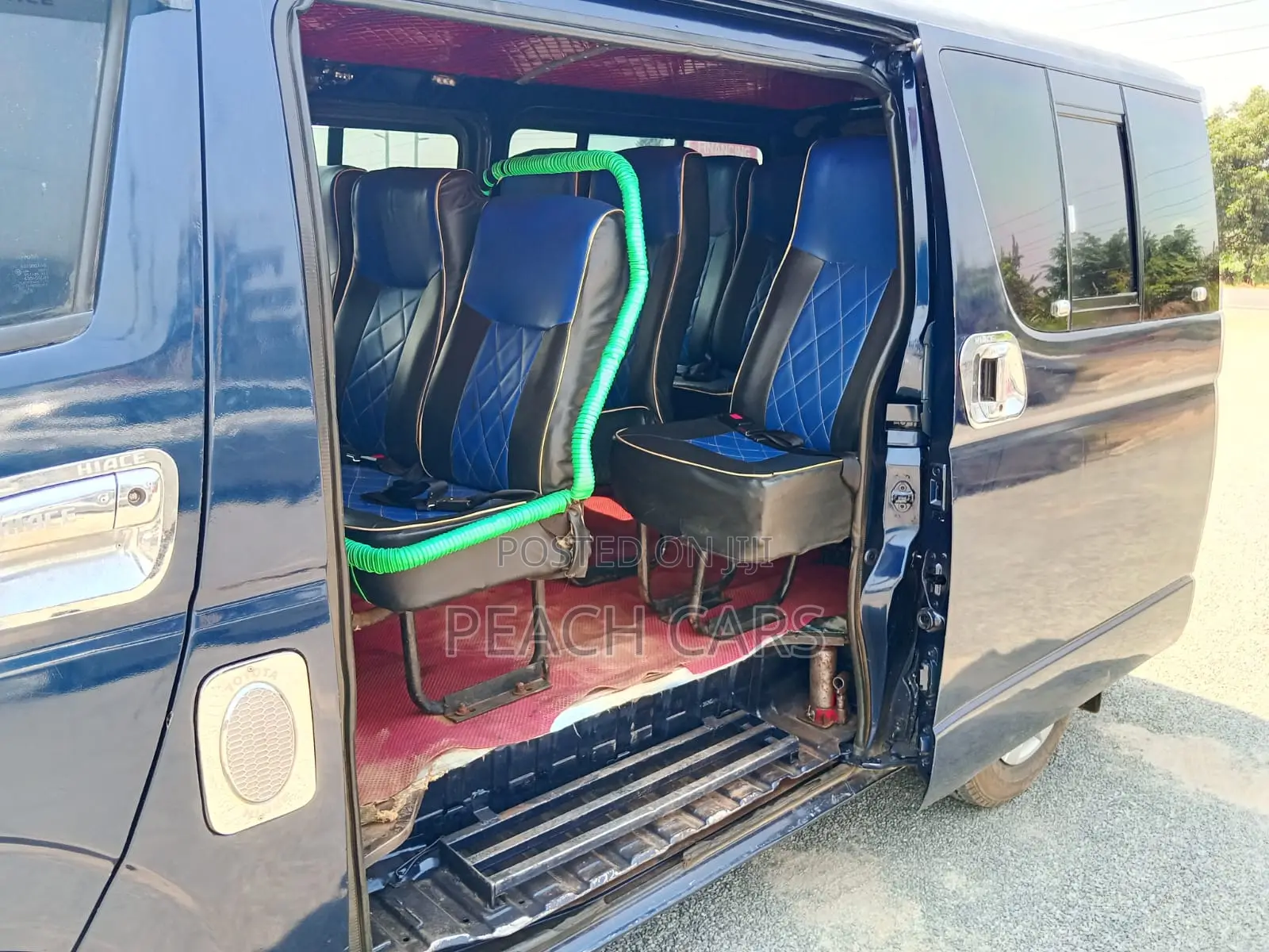 Toyota HiAce 2010 Black