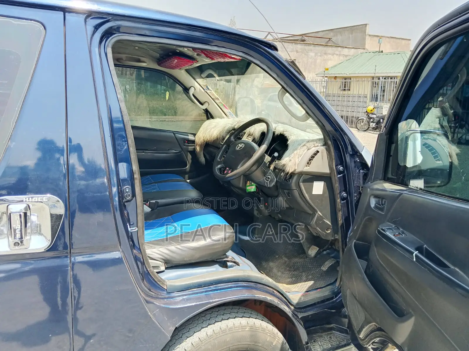 Toyota HiAce 2010 Black