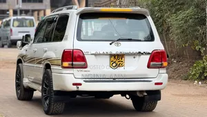 Toyota Land Cruiser 2006 White
