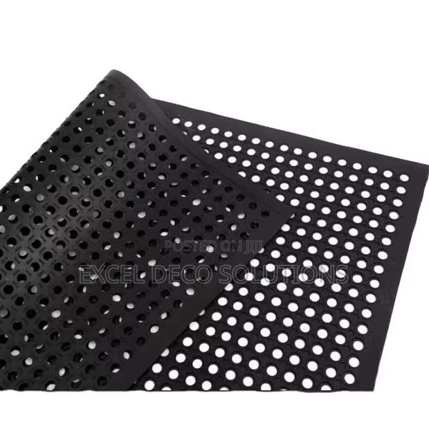 Heavy Duty Ramp Rubber Mat Non Slip Rubber Ring Drainage Floor Mat