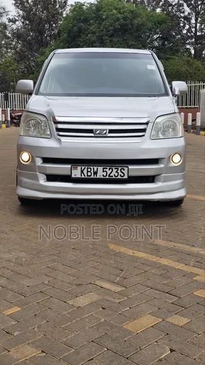 Toyota Noah 2006 Silver