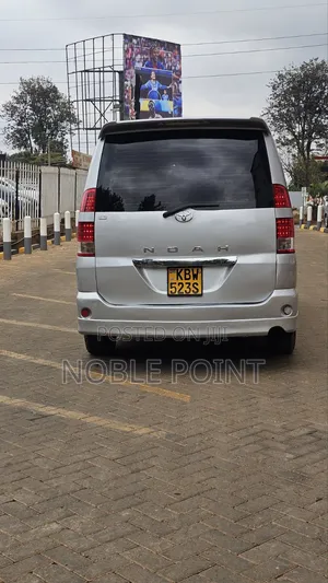 Toyota Noah 2006 Silver
