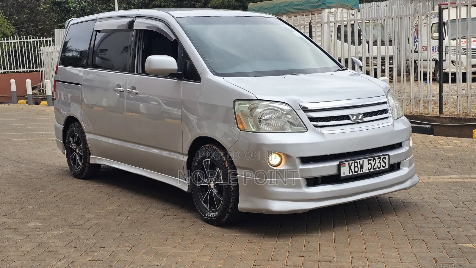 Toyota Noah 2006 Silver