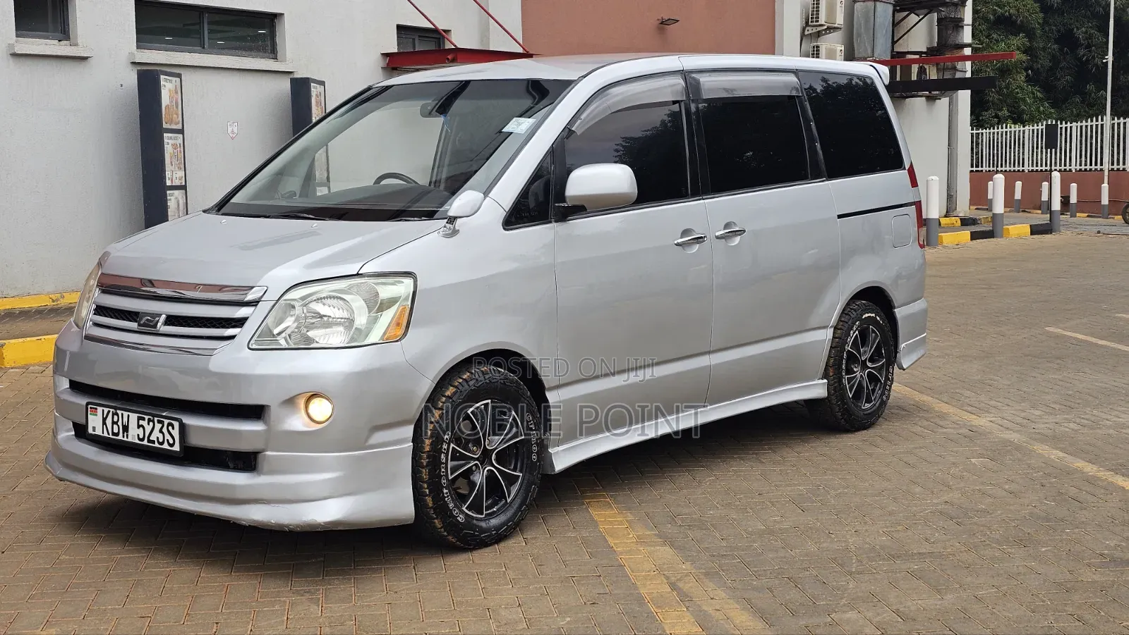 Toyota Noah 2006 Silver