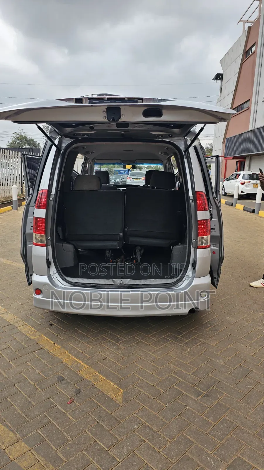 Toyota Noah 2006 Silver