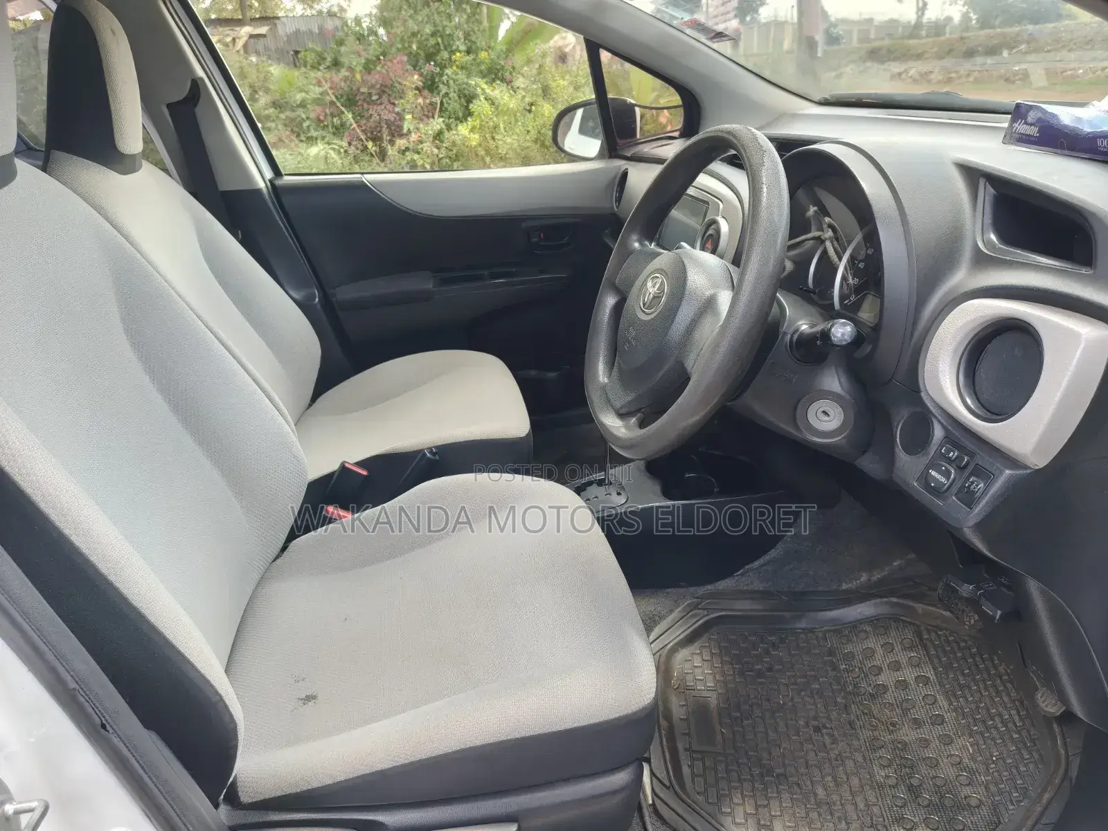 Toyota Vitz 2014 White
