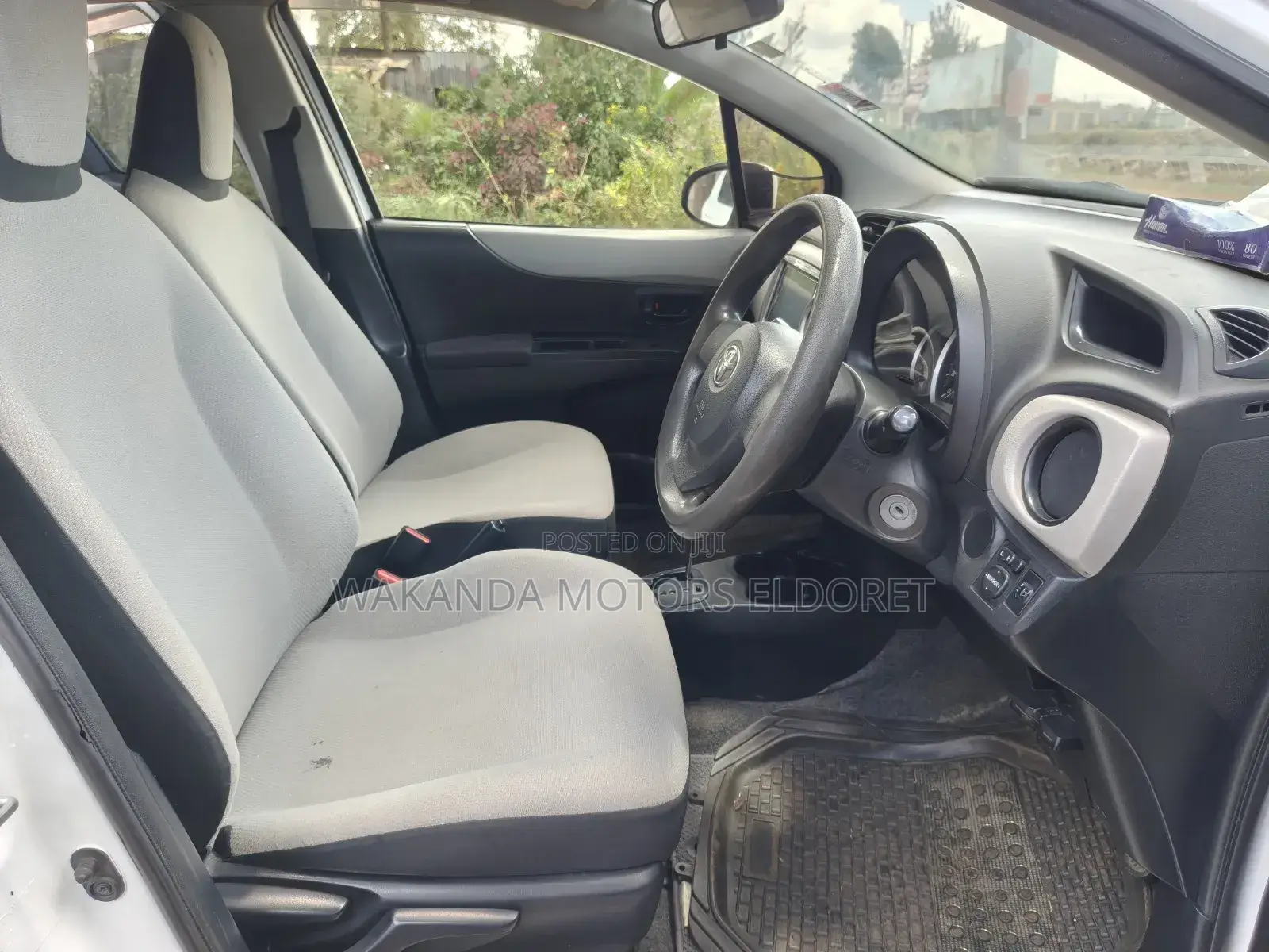 Toyota Vitz 2014 White