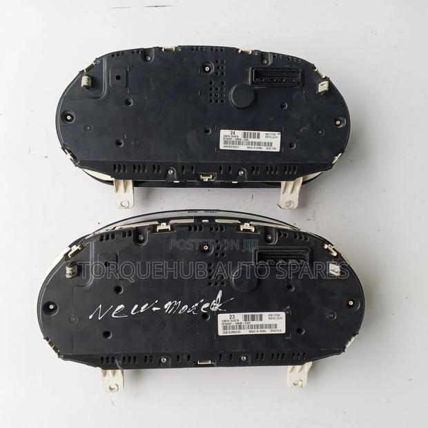 Nissan Xtrail NT31 2013 Dashboard Clock - thumbnail 2