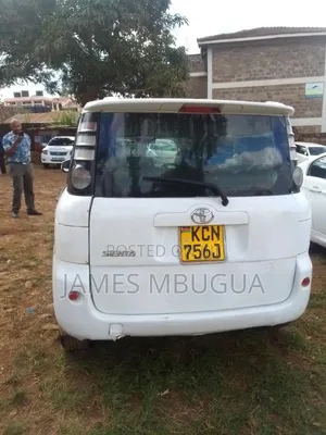 Toyota Sienta 2010 White