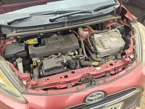 Toyota Sienta 2016 Red