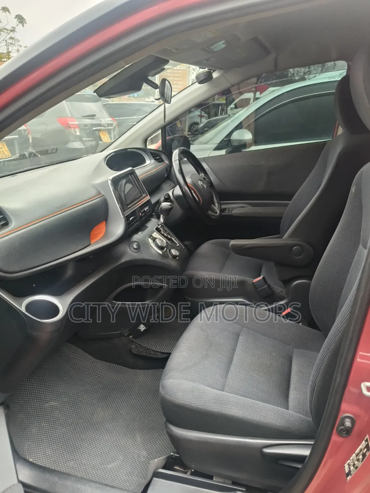 Toyota Sienta 2016 Red
