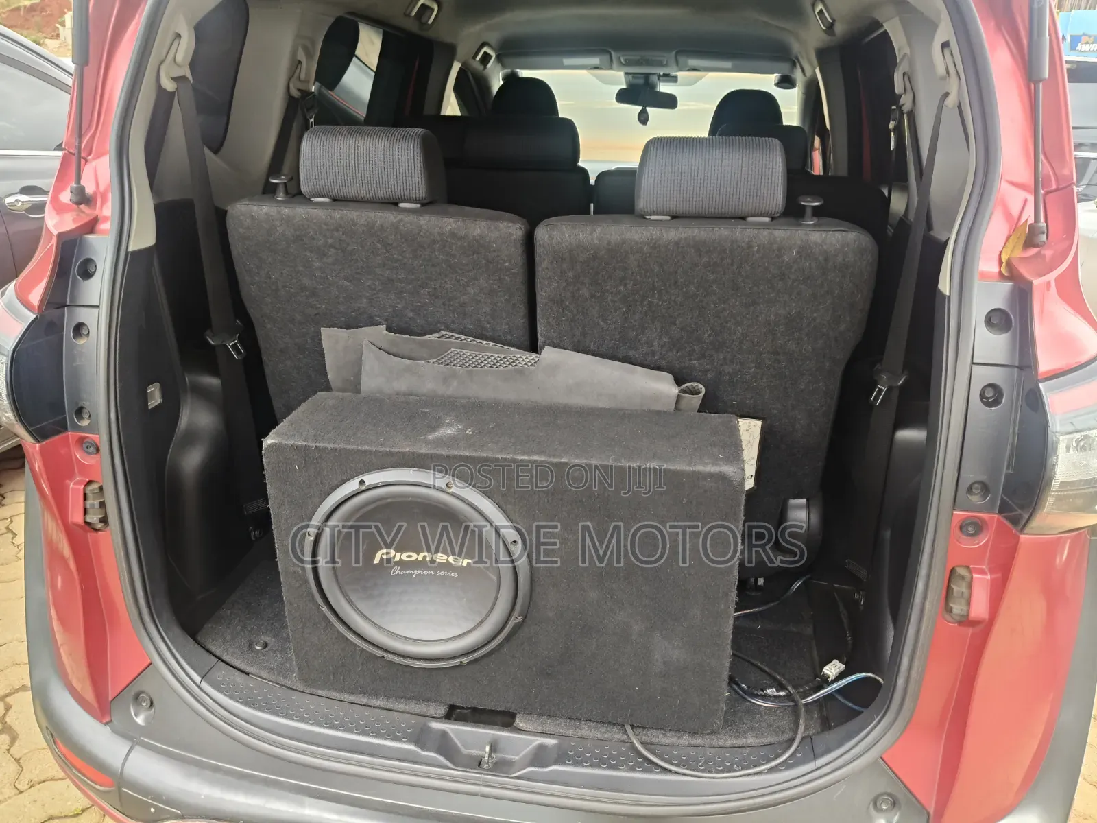 Toyota Sienta 2016 Red