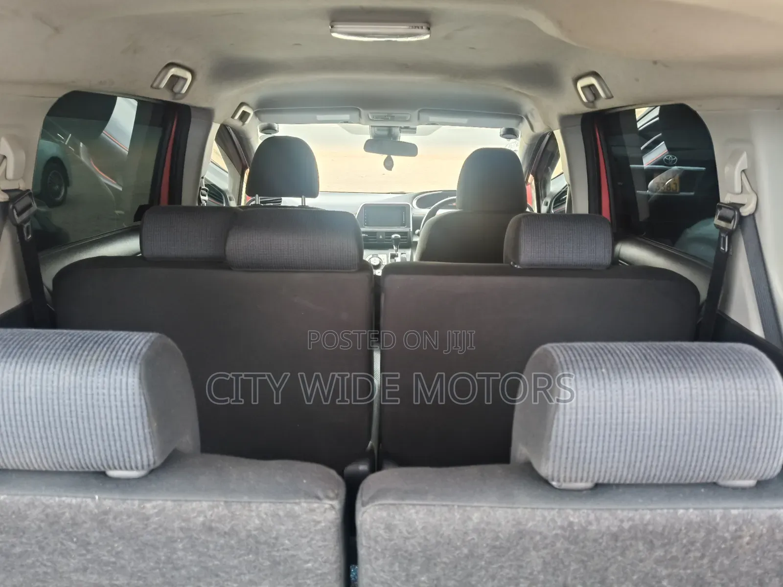 Toyota Sienta 2016 Red