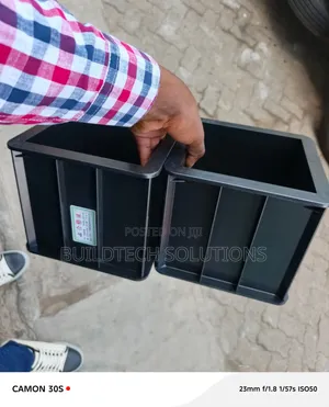 Heavy-Duty Plastic Cube Moulds