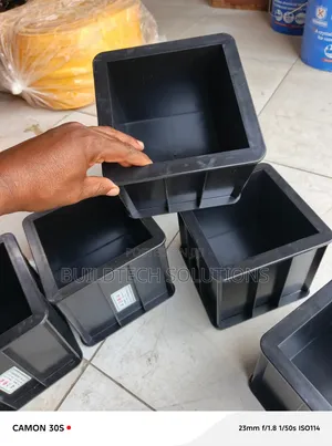 Heavy-Duty Plastic Cube Moulds