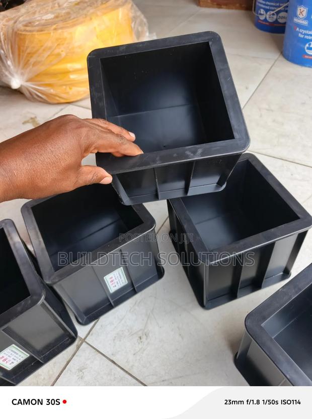 Heavy-Duty Plastic Cube Moulds - thumbnail 2