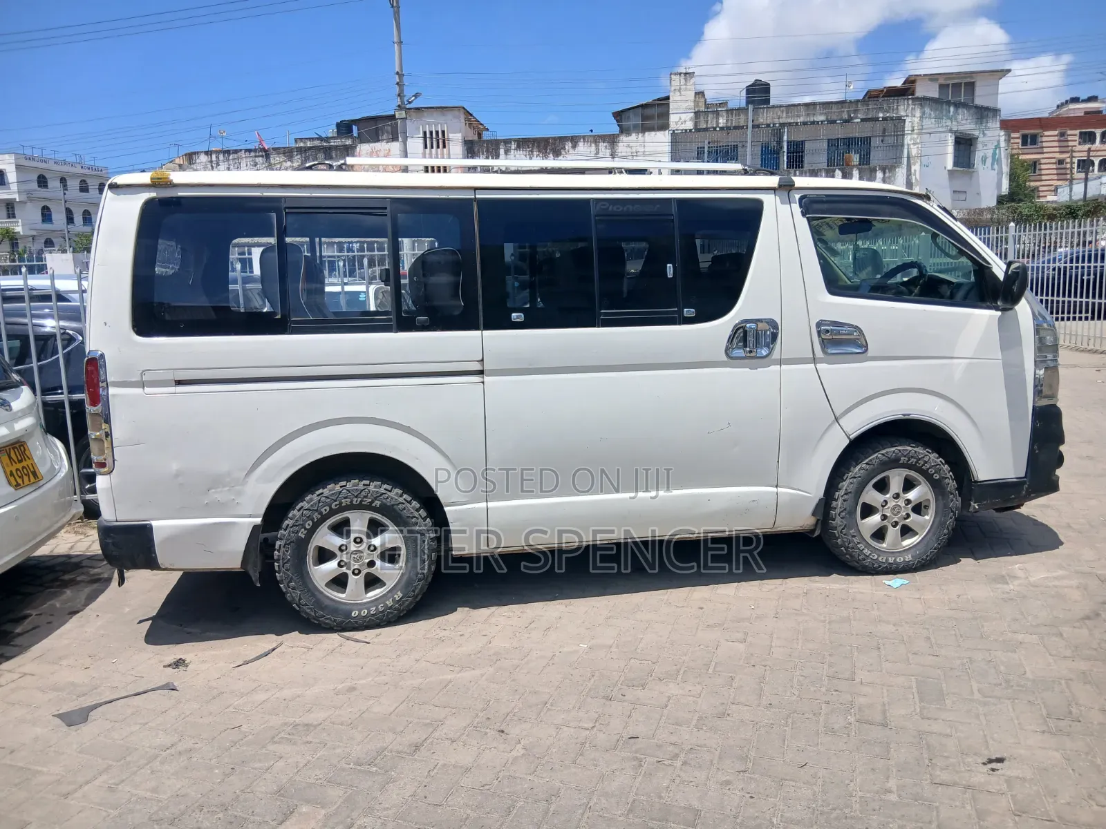 Toyota HiAce 2013 White
