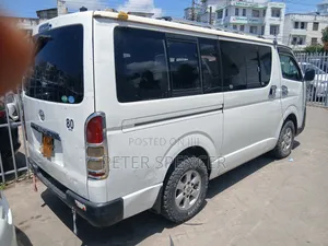 Toyota HiAce 2013 White