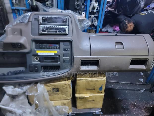 Nissan QD 32 Dashboard