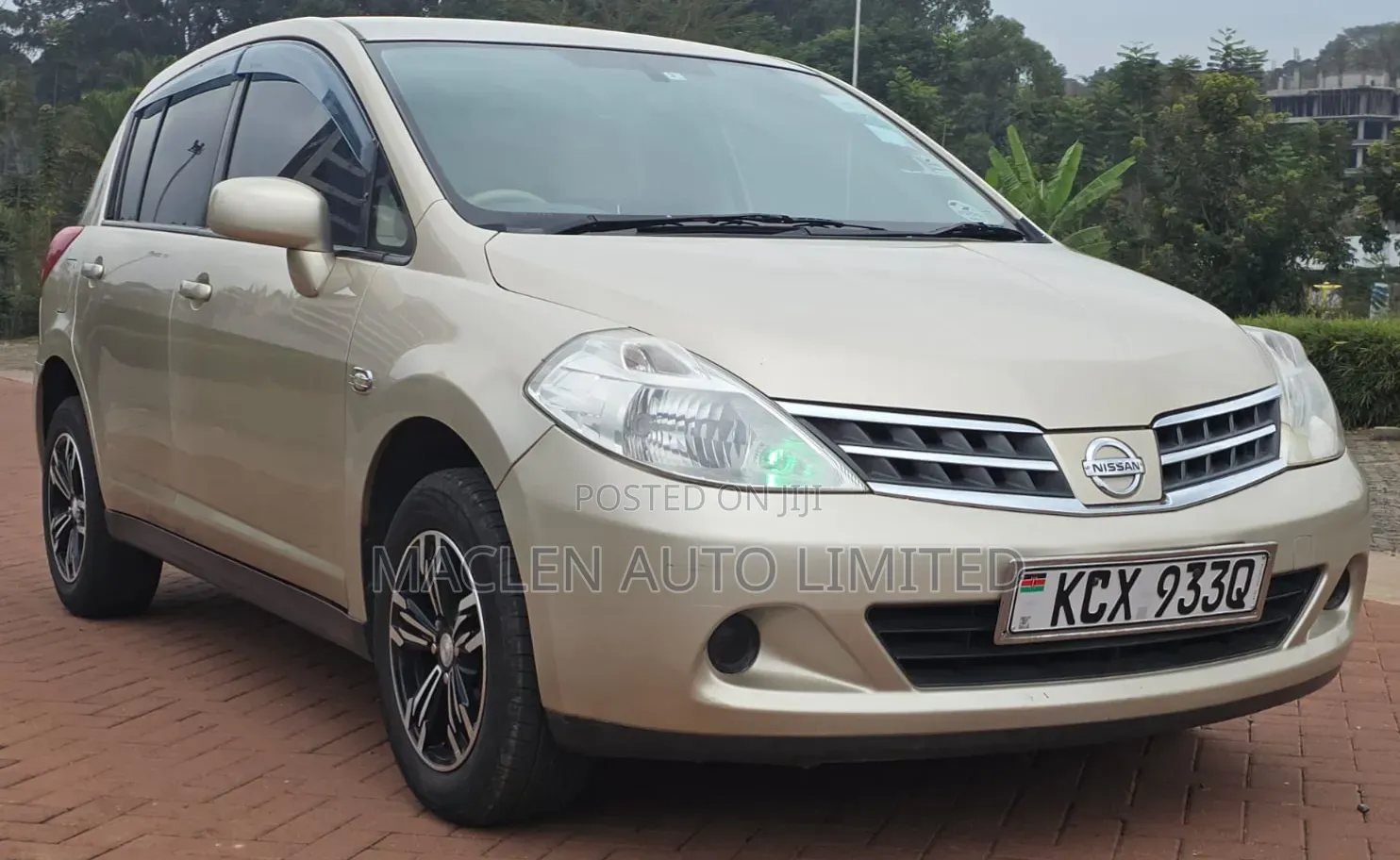 Nissan Tiida 2012 Gold