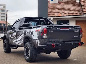 Toyota Hilux 2020 Gray