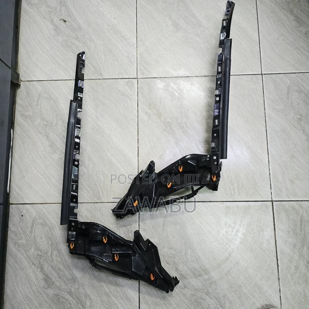 Headlight Bracket Prado 2018 - thumbnail 2