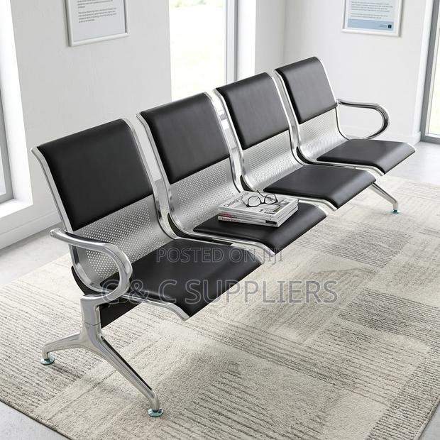 4-Link Semi Padded Waiting Bench. - main view