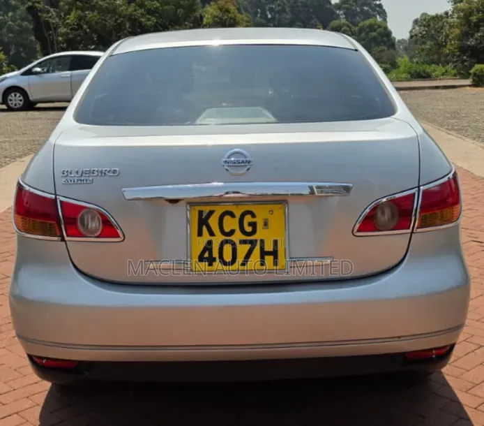 Nissan Bluebird 2009 Silver