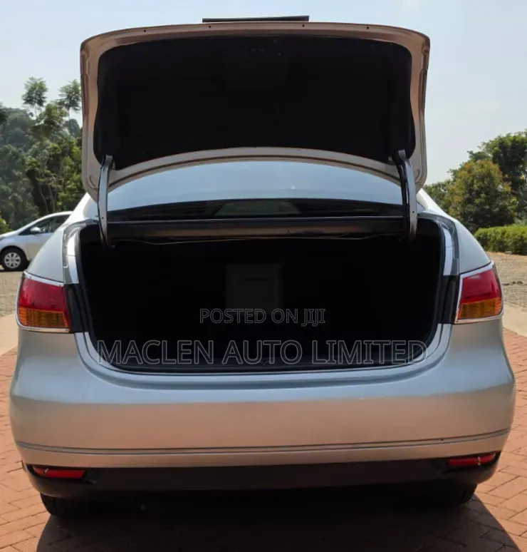 Nissan Bluebird 2009 Silver