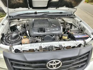Toyota Hilux SR5 2014 Off white